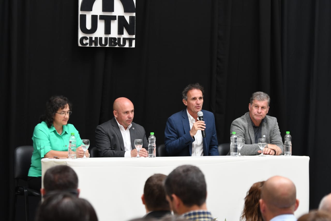 Katopodis: “Estamos seguros que el 2023 será uno de los años con más inversión en obra pública en la Provincia del Chubut en su historia”