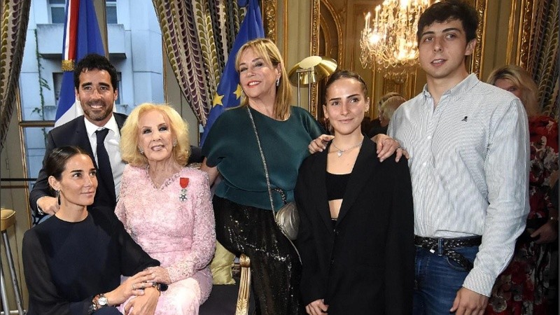 La Embajada de Francia condecoró a Mirtha Legrand con la Legión de Honor