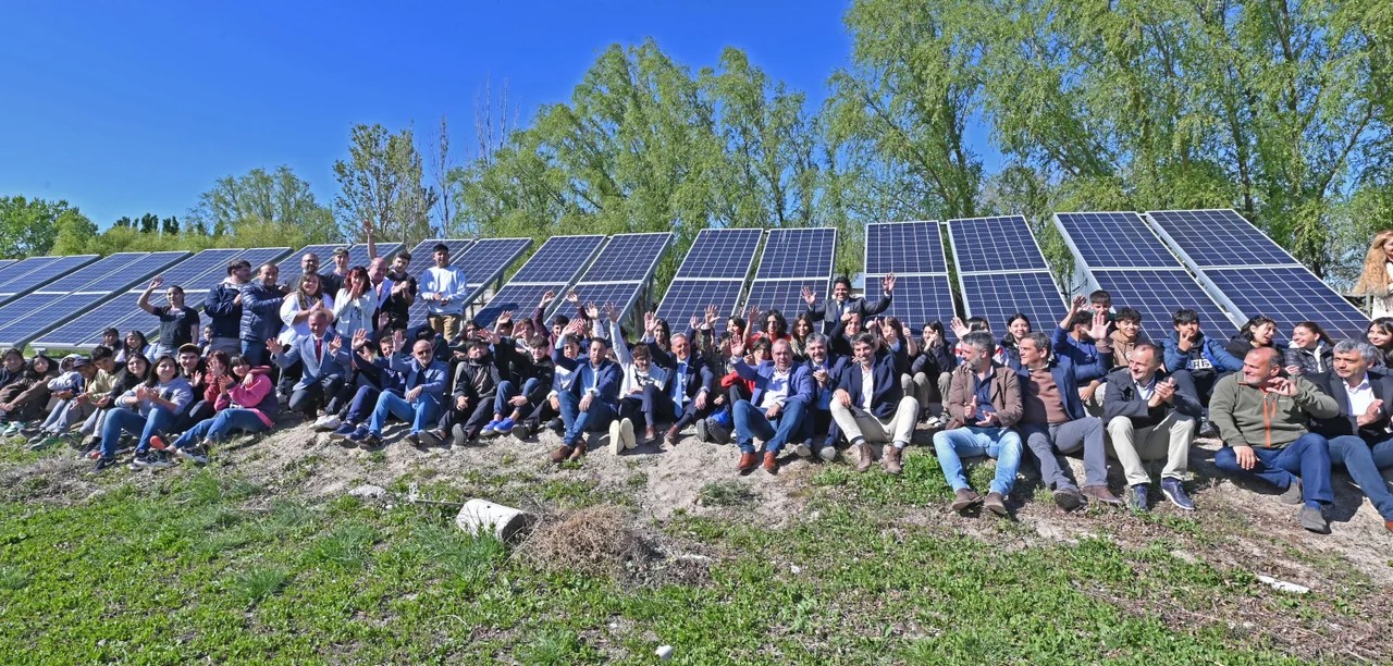 Presentaron un proyecto para distinguir el primer parque solar de Chubut que está instalado en la Escuela Agrotécnica N° 733 de Gaiman