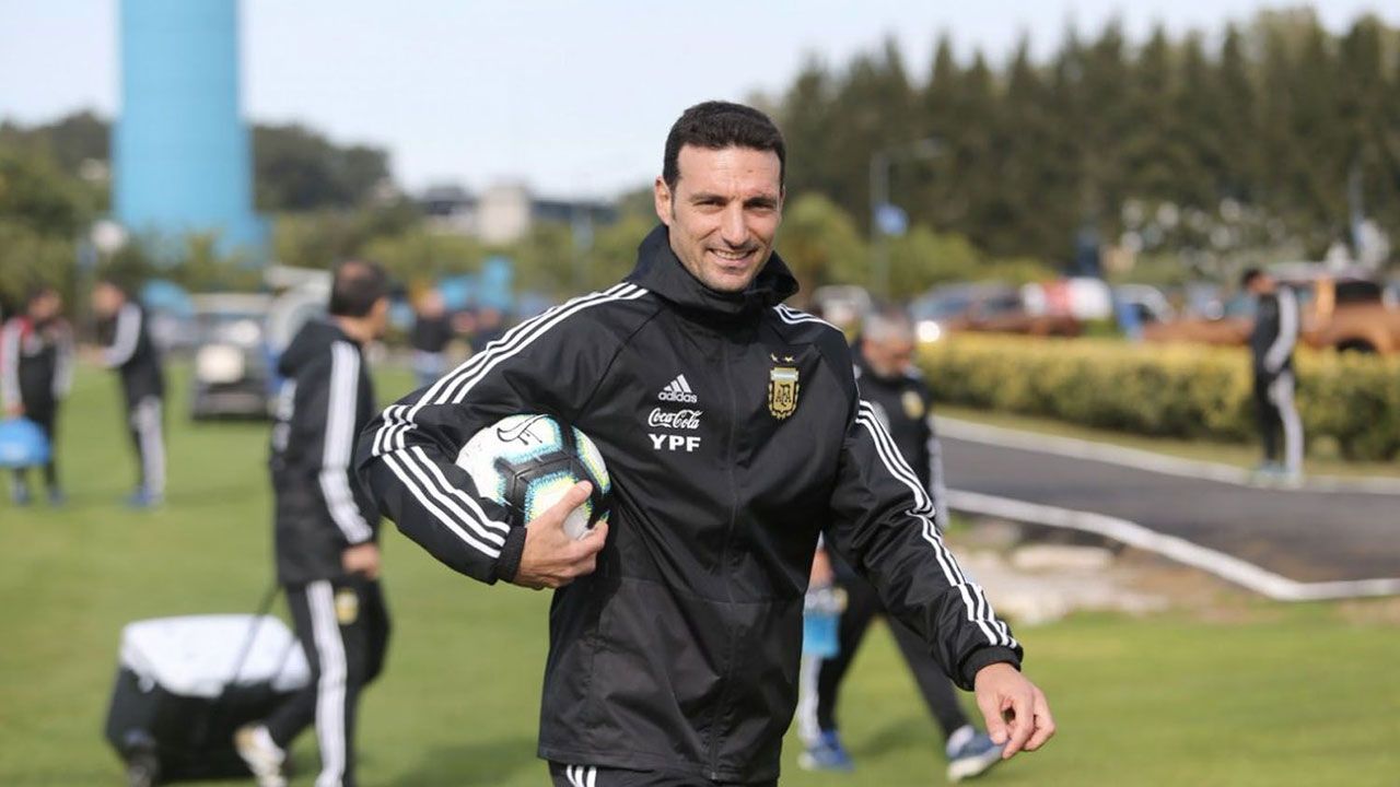 Scaloni llegó a la Argentina y confirmó que esperará hasta el último día para dar la lista definitiva debido a las lesiones de Lo Celso y otros jugadores