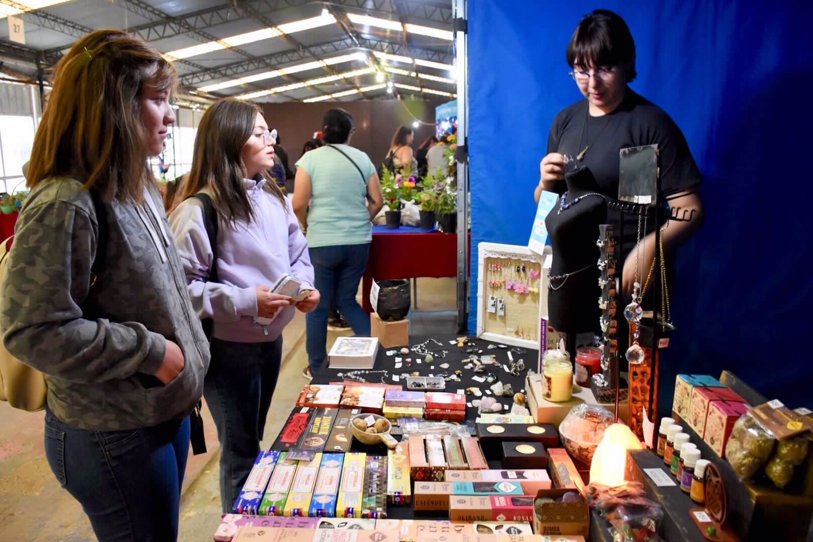 Se realizó la Feria Cultural y Emprendedora en la Rural con más de 80 stands, shows musicales y patio de comidas