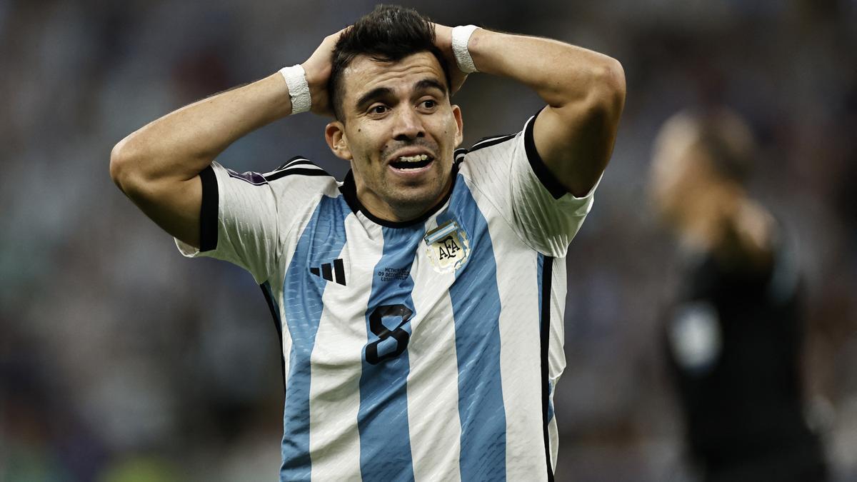 Marcos Acuña confirmó que no se operará de la pubalgia en su regreso a Sevilla