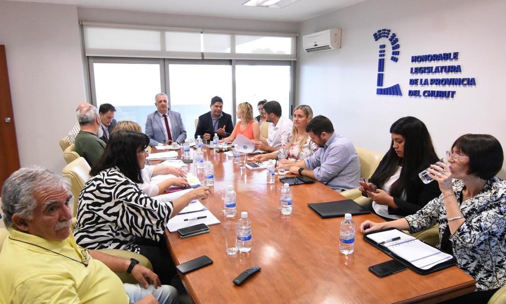 Antonena se reunió con diputados para explicar detalles del Presupuesto 2023 y aseguró que la educación se quedará con el 42% del total