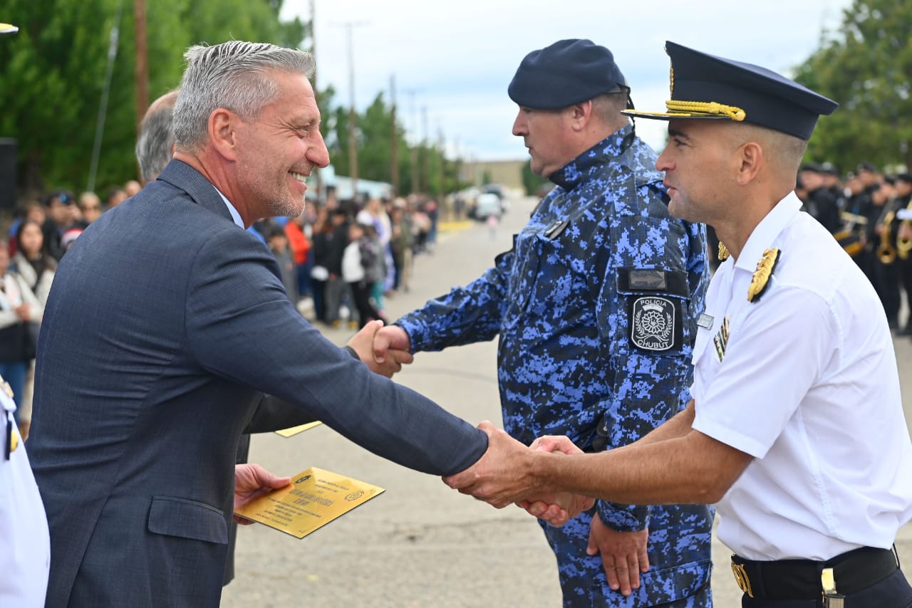 “Son un pilar fundamental de nuestra Provincia”, afirmó Arcioni al encabezar el acto por el 65° Aniversario del Día de la Policía del Chubut