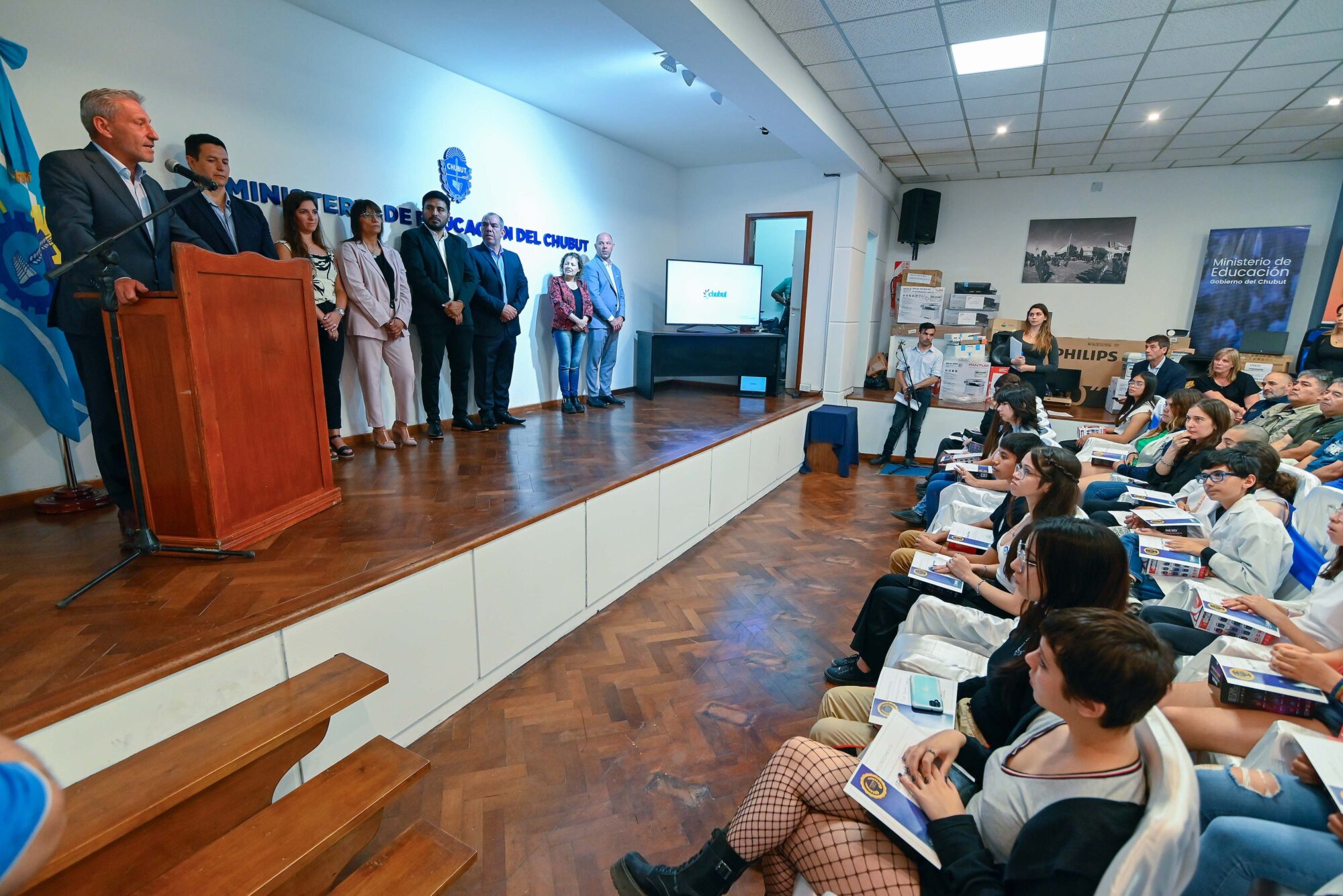Arcioni reconoció a 178 estudiantes de Chubut y dijo: “Quiero que tengamos el futuro que todos merecemos y para eso se requiere educación”