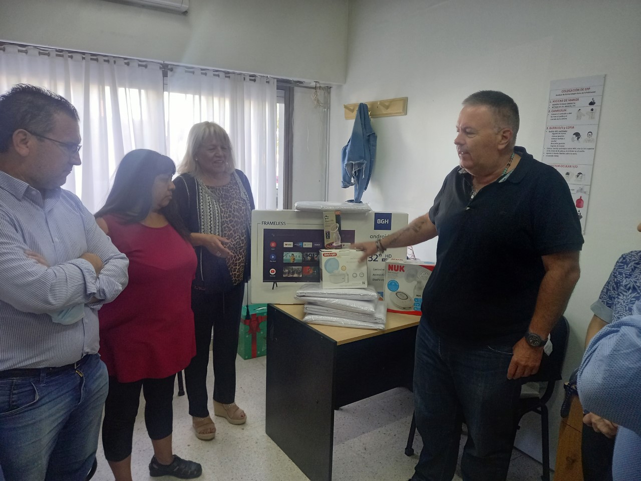 Asciutto encabezó entrega de equipamiento al Centro Materno Infantil de Trelew