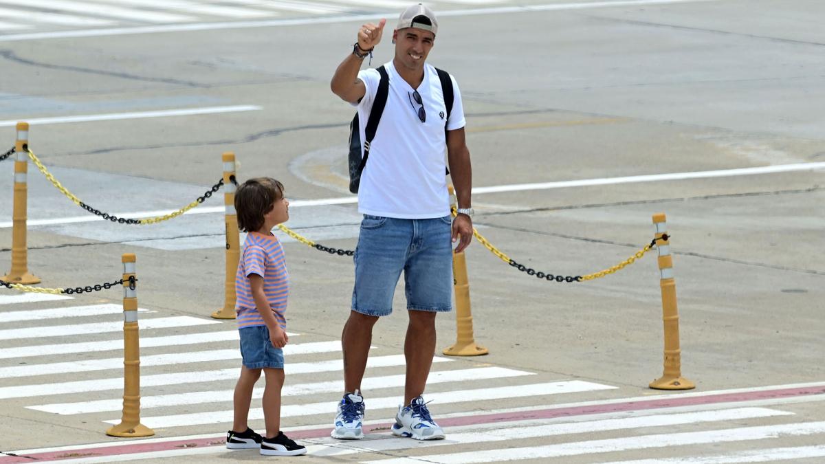 Luis Suárez llegó a Rosario para pasar las fiestas con Messi