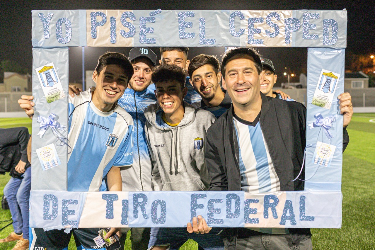 Luque inauguró una nueva cancha de césped sintético y la iluminación en Tiro Federal
