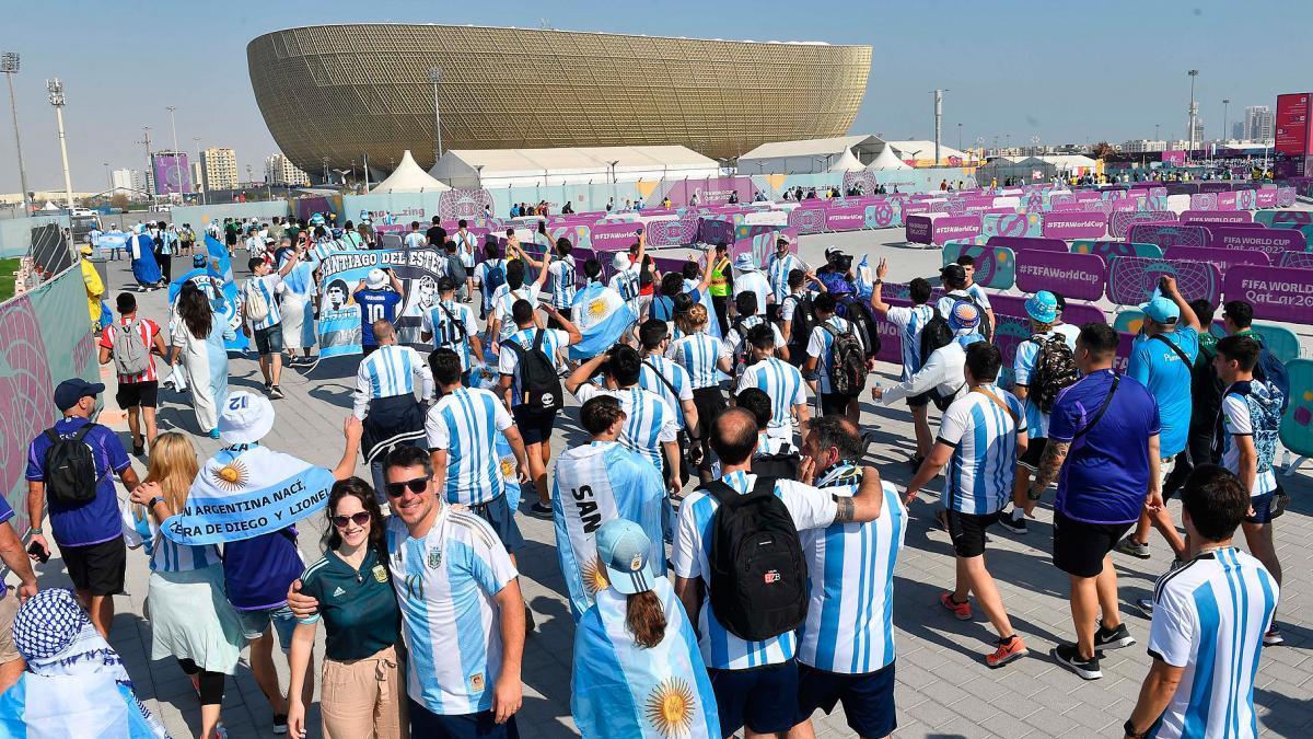 Euforia Argentina en Qatar en la previa del partido contra Países Bajos: Hinchas se reunieron en el ‘Maradona Fest’ y recordaron a Diego