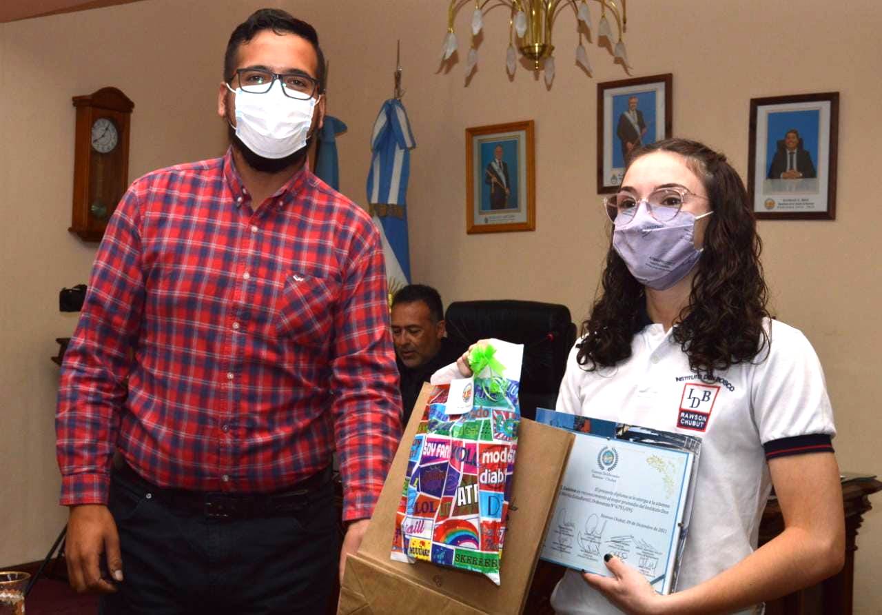 Hoy reconocerán a los mejores promedios de las escuelas secundarias de Rawson