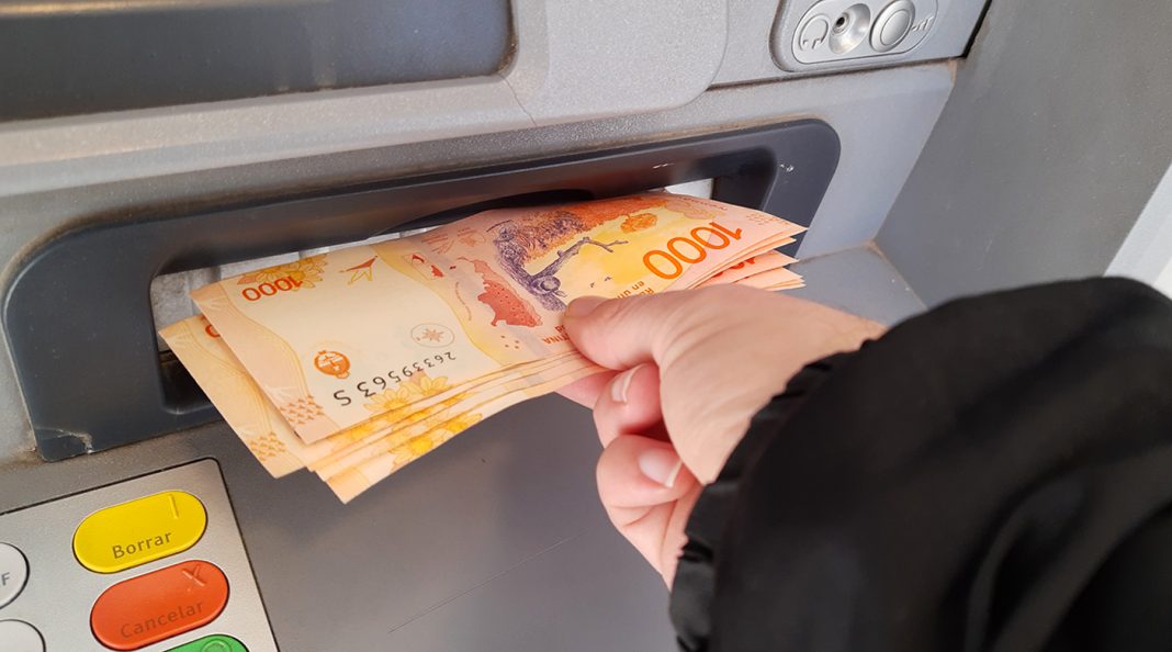 Neuquén: Estatales comenzarán a cobrar los sueldos desde el 2 de enero con alivio de retenciones por los cambios en el Impuesto a las Ganancias que aplicó Gutiérrez