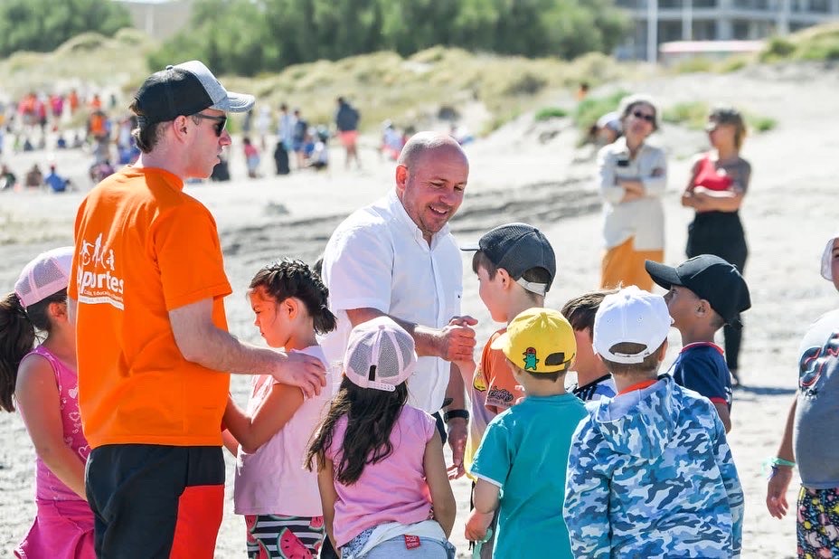 Madryn: Con la presencia del intendente y alcanzando a 3.500 chicos, comenzó la Colonia Municipal de Verano