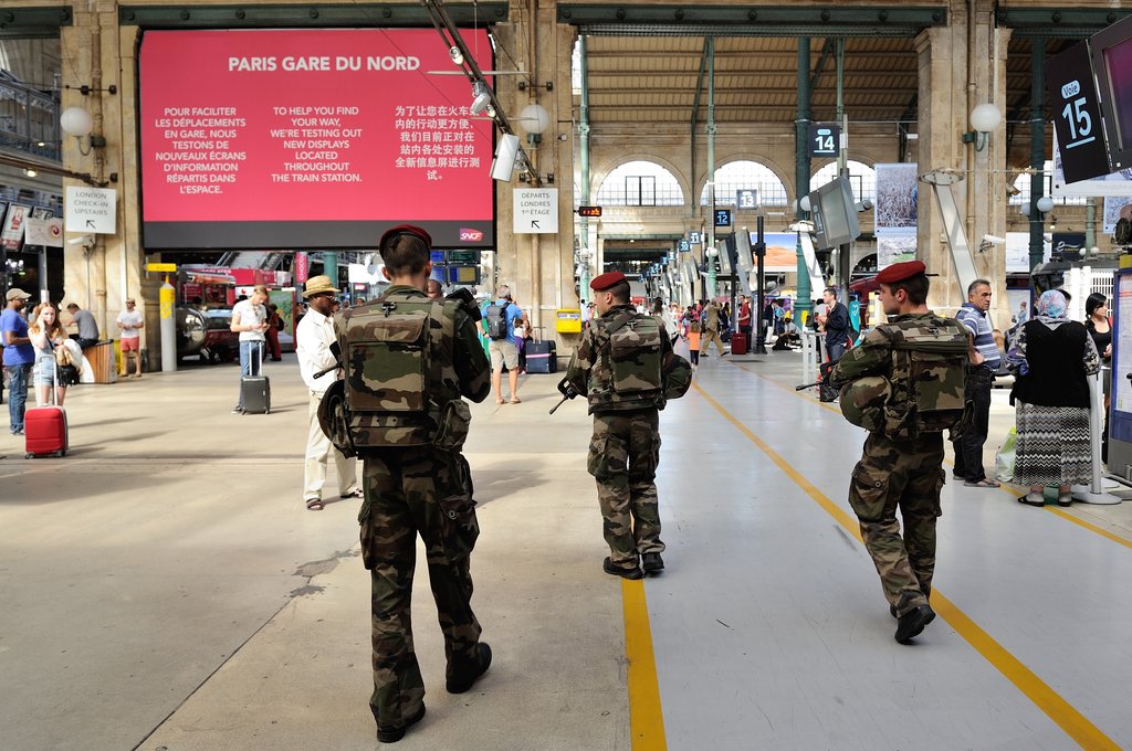 Una persona atacó e hirió a seis personas en una estación de tren en París