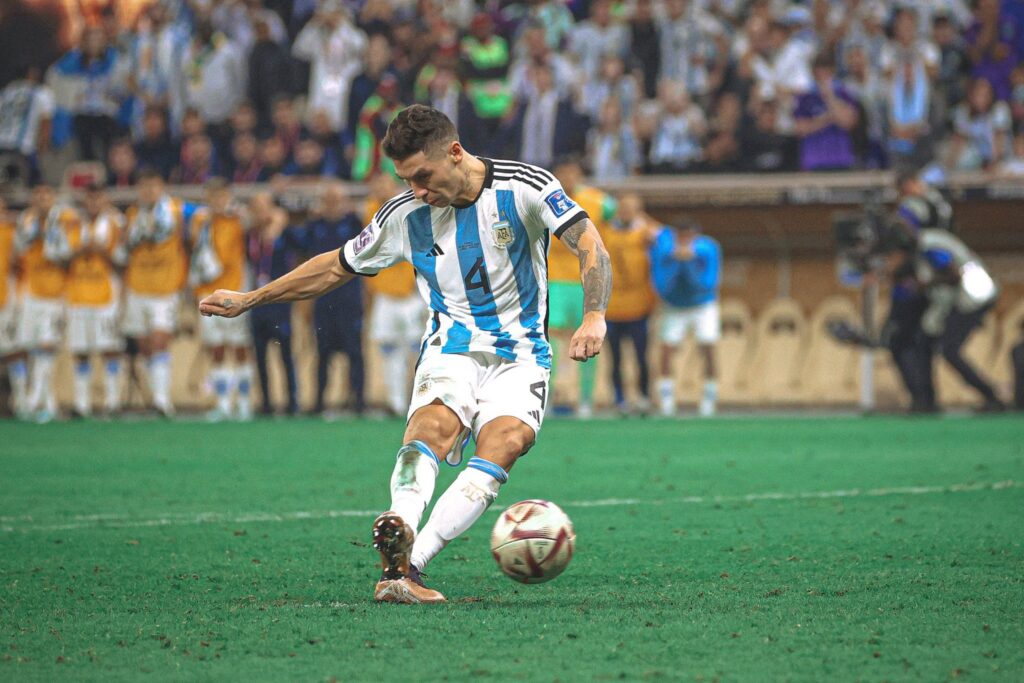 “Scaloni me preguntó si quería patear un penal en la final cuando me vio llorando”, reveló Montiel