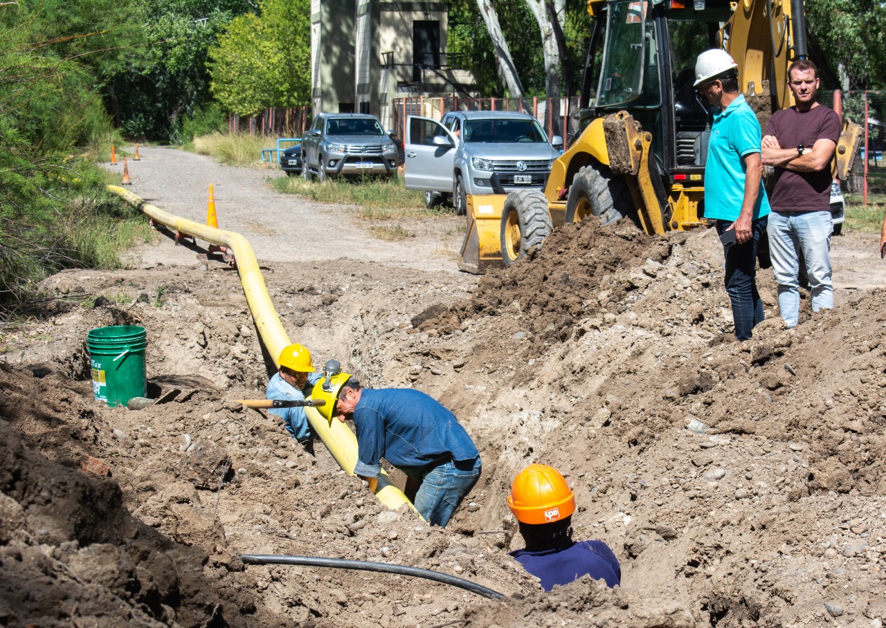 Funcionarios de Rawson recorrieron una obra de gas que ampliará el abastecimiento para un amplio sector