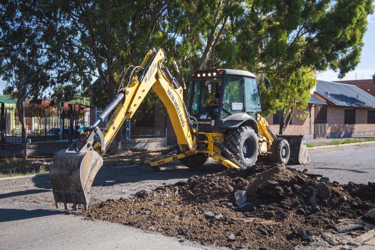 Comenzaron los trabajos de bacheo en la Avenida Antártida Argentina de Rawson
