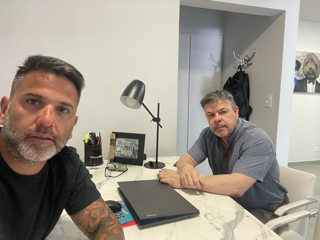 Mamet propuso que todos los candidatos se sumen a un debate público