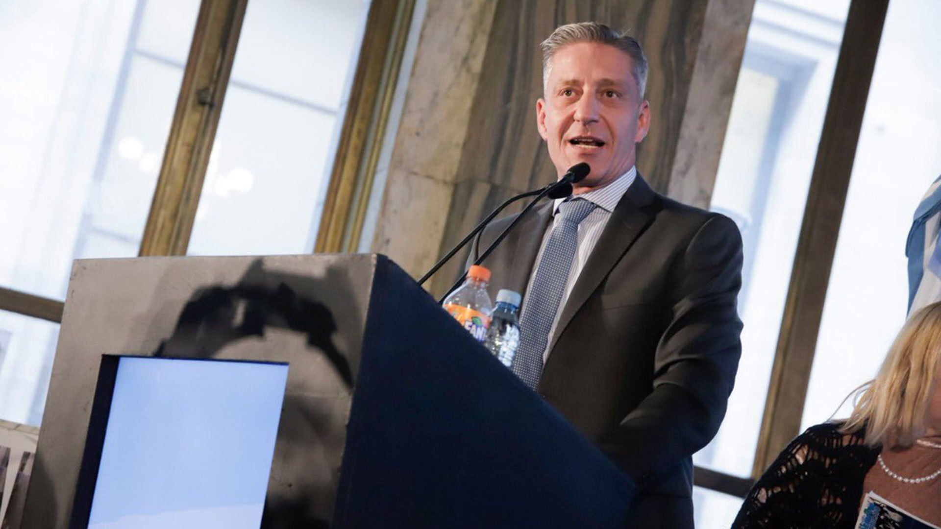 Arcioni mantiene la idea de que las elecciones de Chubut se realicen con las nacionales y apuesta a Coliñir o Asciutto como candidatos a intendente de Trelew