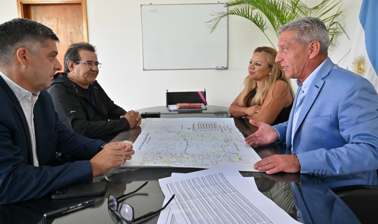 Arcioni analizó el plan de obras viales 2023 para Chubut