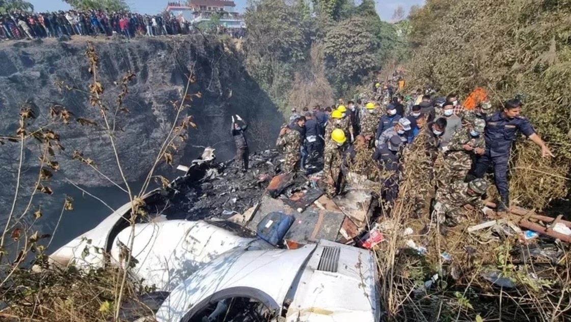 Tragedia en Nepal: Cayó un avión, hay al menos 67 muertos y uno de los que viajaba es argentino