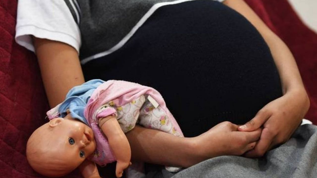 Una niña fue abusada por su padre, solicitó un aborto y la pusieron bajo protección del Estado