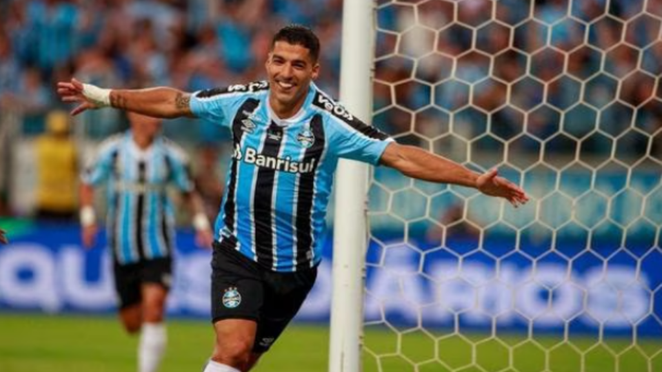 El espectacular debut de Luis Suárez en el Gremio: marcó tres goles en 37 minutos y se fue ovacionado