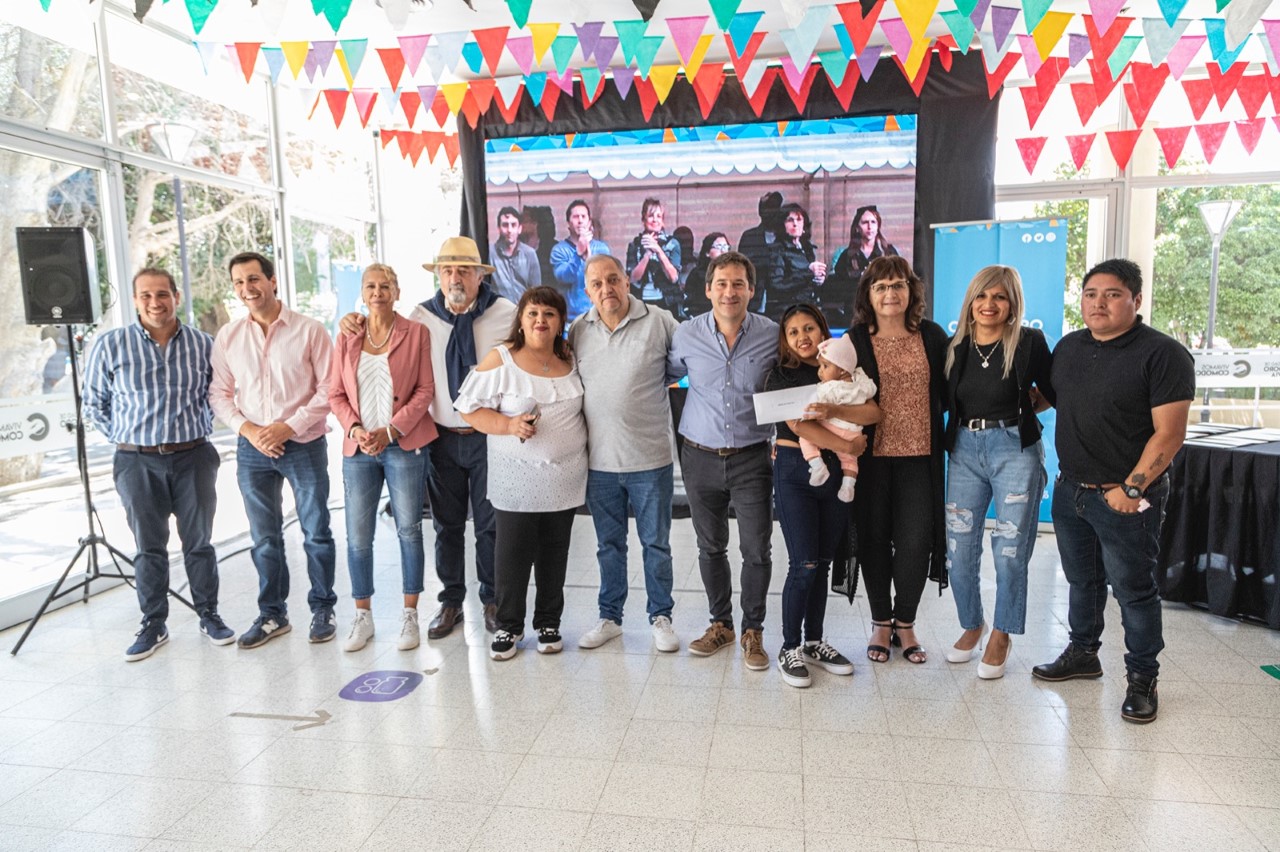 Luque y Linares entregaron aportes a las murgas comodorenses que participarán de los carnavales 2023