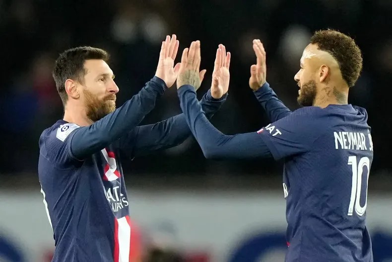 Para la prensa francesa, Messi y Neymar se mostraron “distantes” con los hinchas del PSG por no saludar cuanto terminó el partido