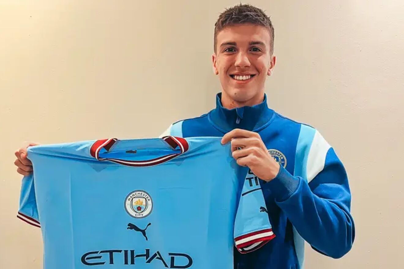 Manchester City oficializó la llegada de Máximo Perrone a su plantel