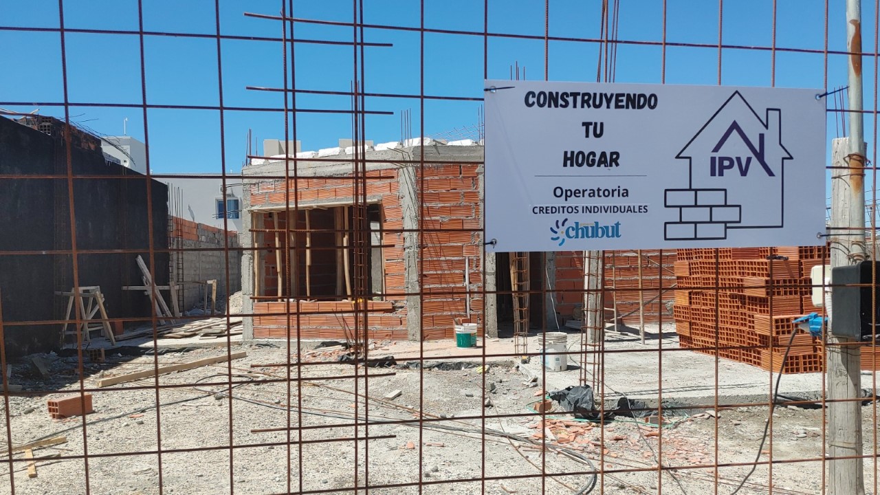 Chubut: Ya hay 40 familias construyendo sus hogares a través de créditos otorgados por el IPV y hay 140 solicitudes aprobadas y 400 inscriptos