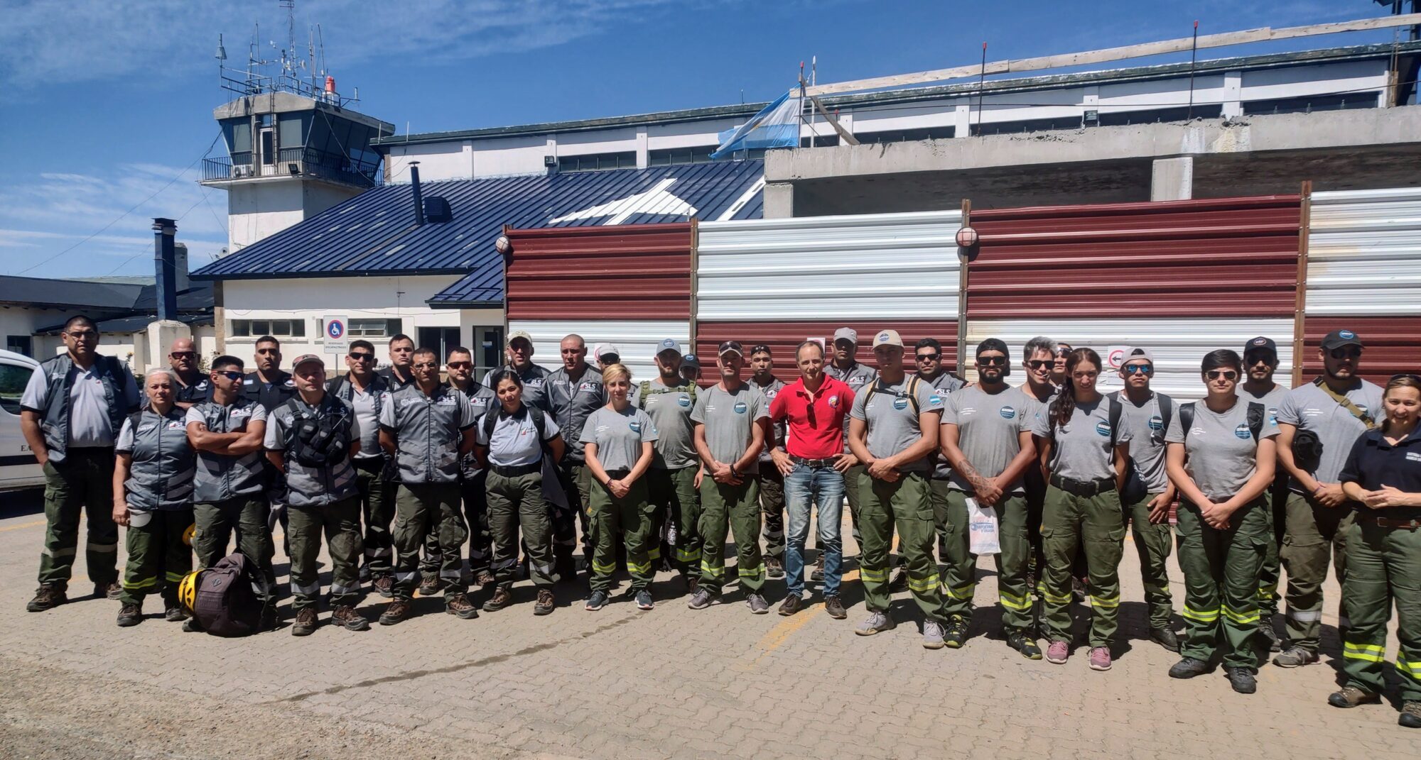 Incendio: Llegaron 30 brigadistas del norte y ya son más de 250 las personas abocadas al operativo