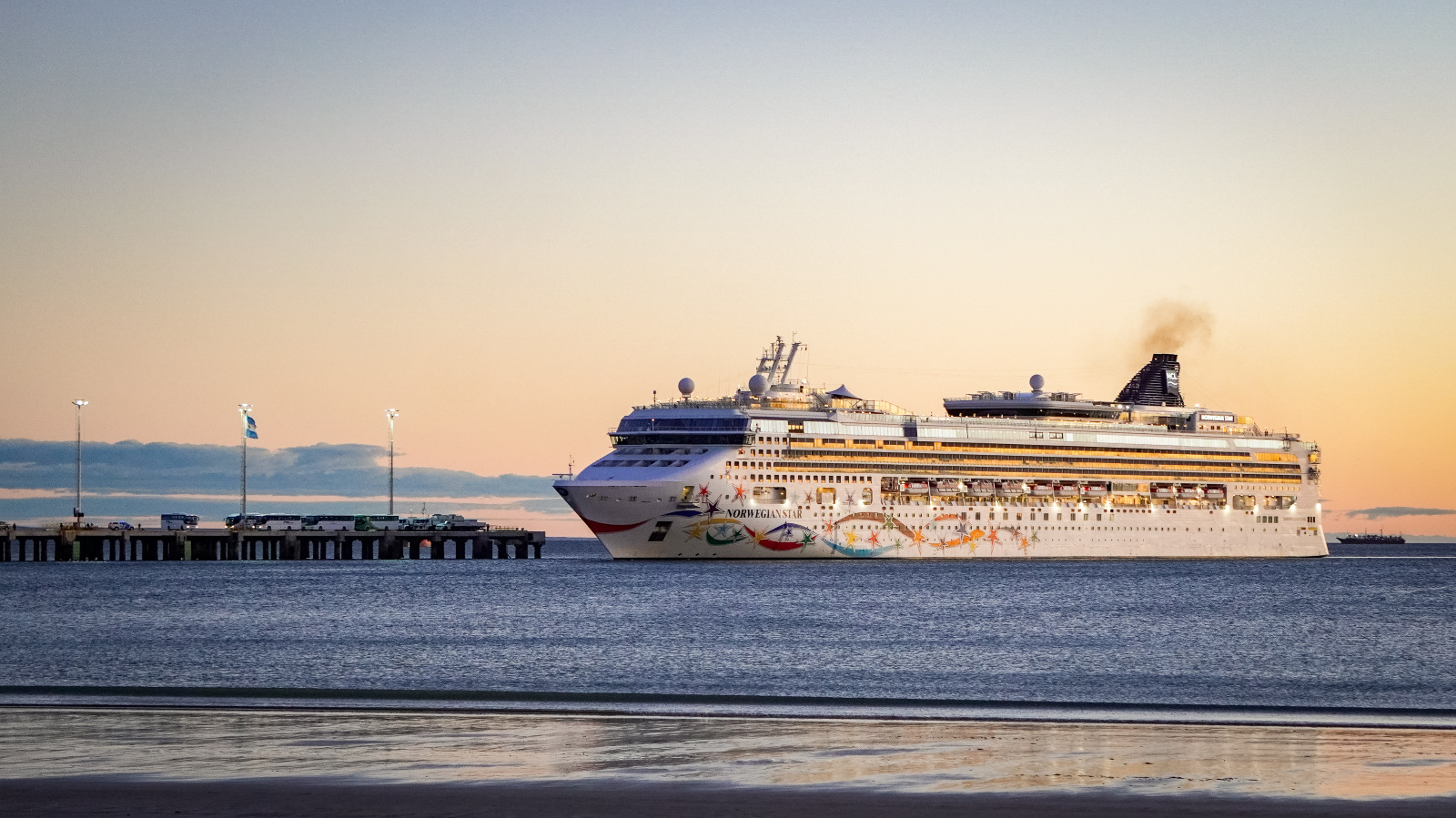 Temporada de cruceros en Puerto Madryn: Este miércoles amarró el Norwegian Star