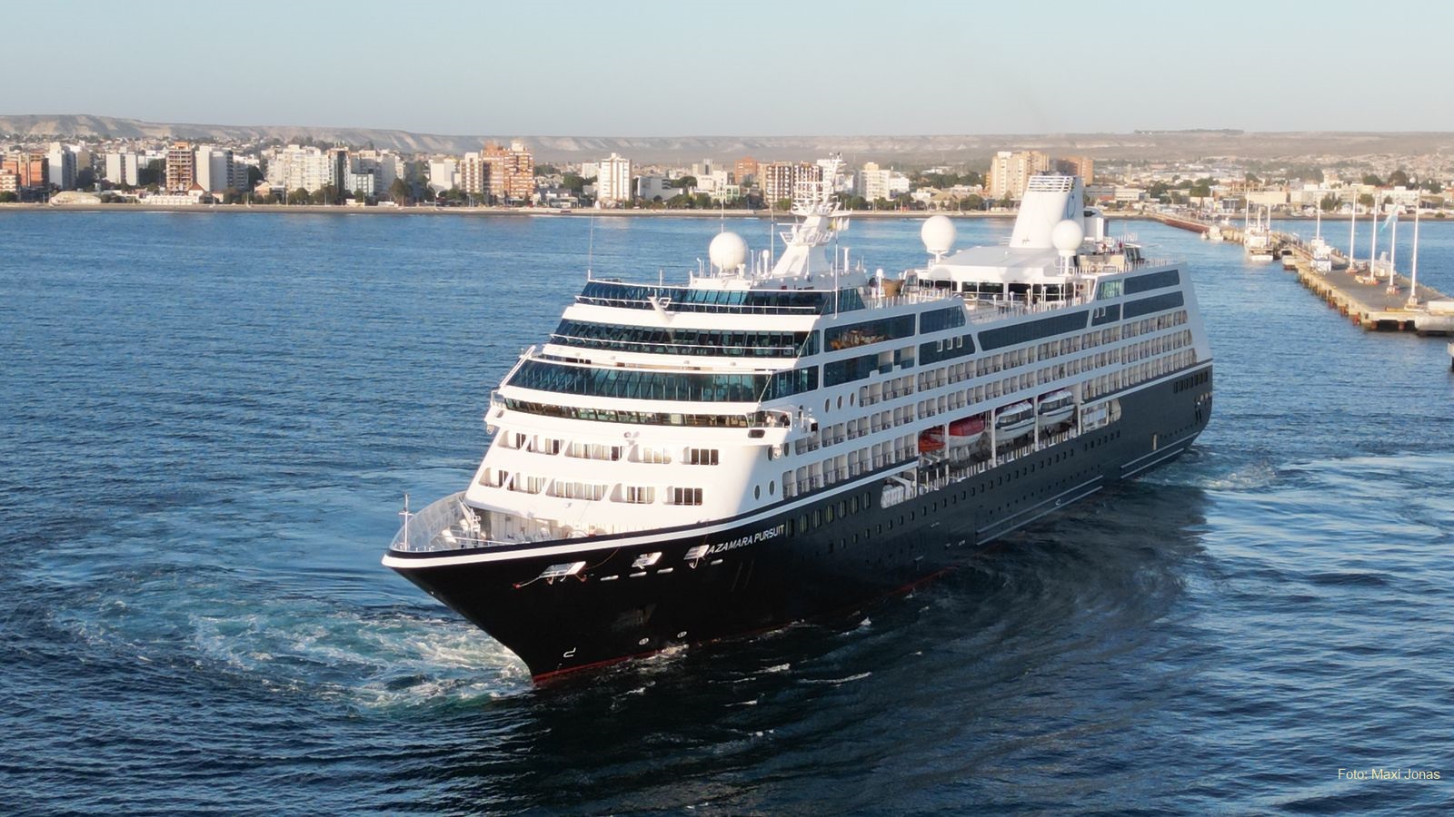 Temporada de cruceros en Puerto Madryn: Este lunes arribó el buque Azamara Pursuit