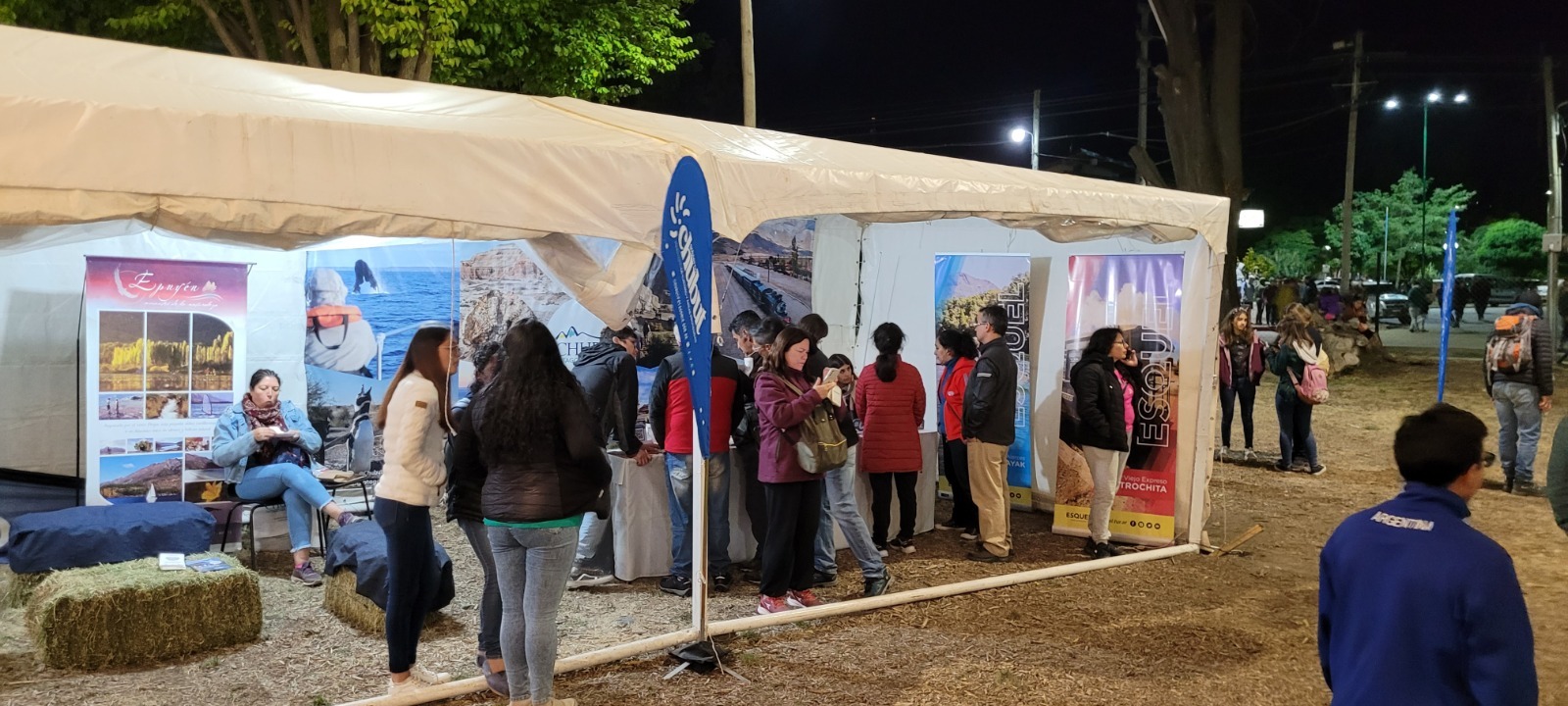 Esquel aprovechó la multitud de visitantes en el Bolsón y llevó sus atractivos turísticos a la Fiesta Nacional del Lúpulo