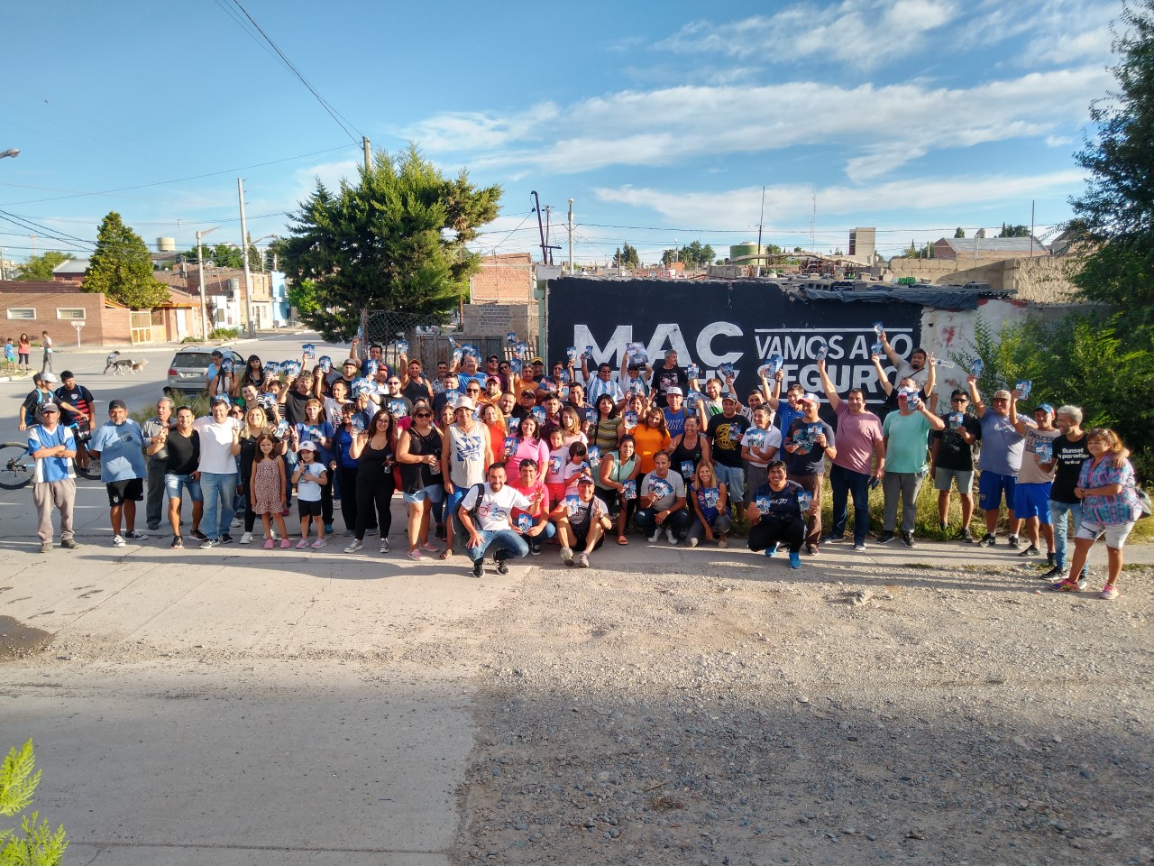 Gustavo Mac Karthy recorrió el barrio Presidente Perón y aseguró que “la obra pública será esencial los próximos cuatro años”