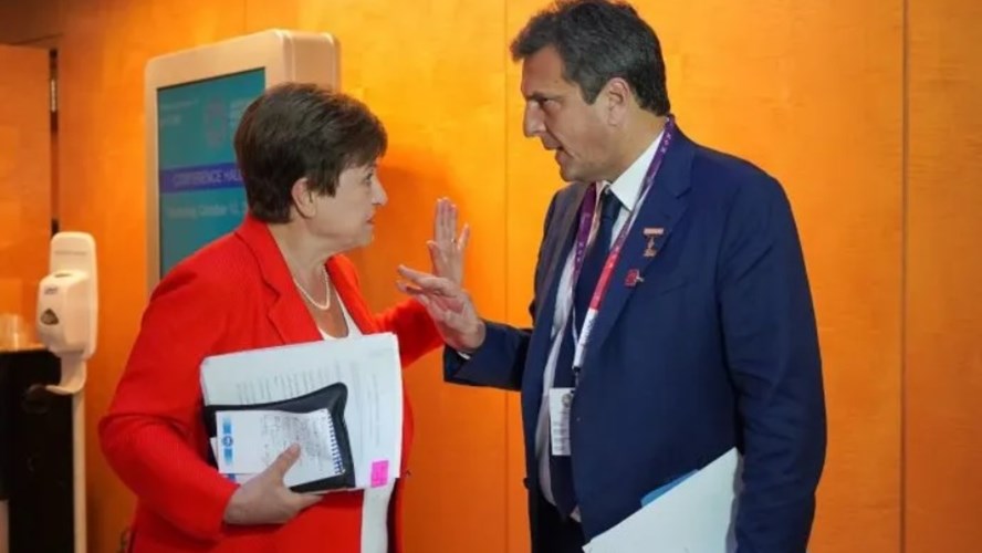 Para cumplir con el FMI, el Gobierno debería reducir el déficit en $ 360.000 millones adicionales