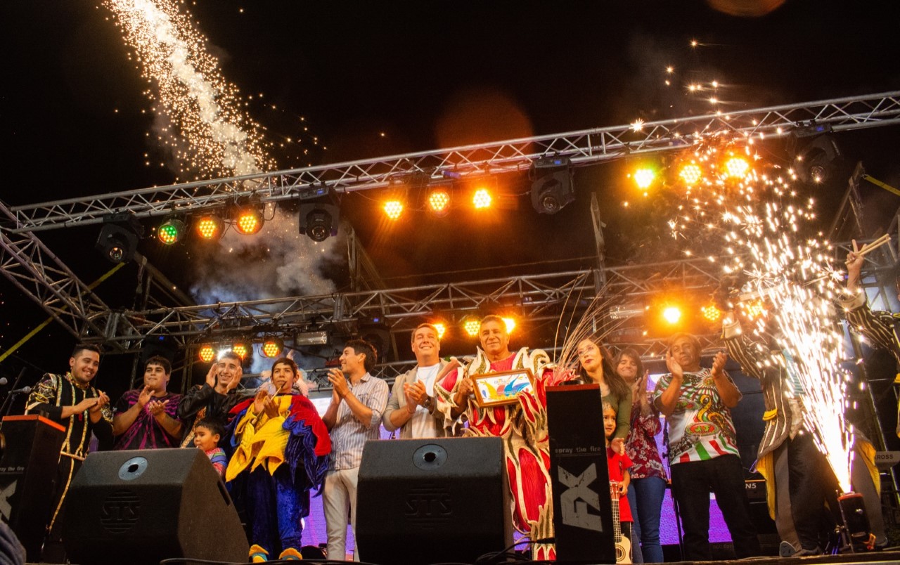Rawson cerró la temporada de verano a puro color y con miles de vecinos que disfrutaron del “Carnaval en la Capital” 