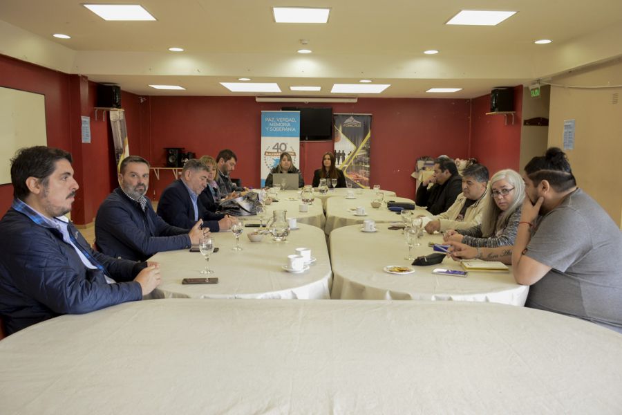 Paritaria Docente en Santa Cruz: El Gobierno de Alicia mejoró la propuesta salarial con una suba del 4% y cláusula gatillo