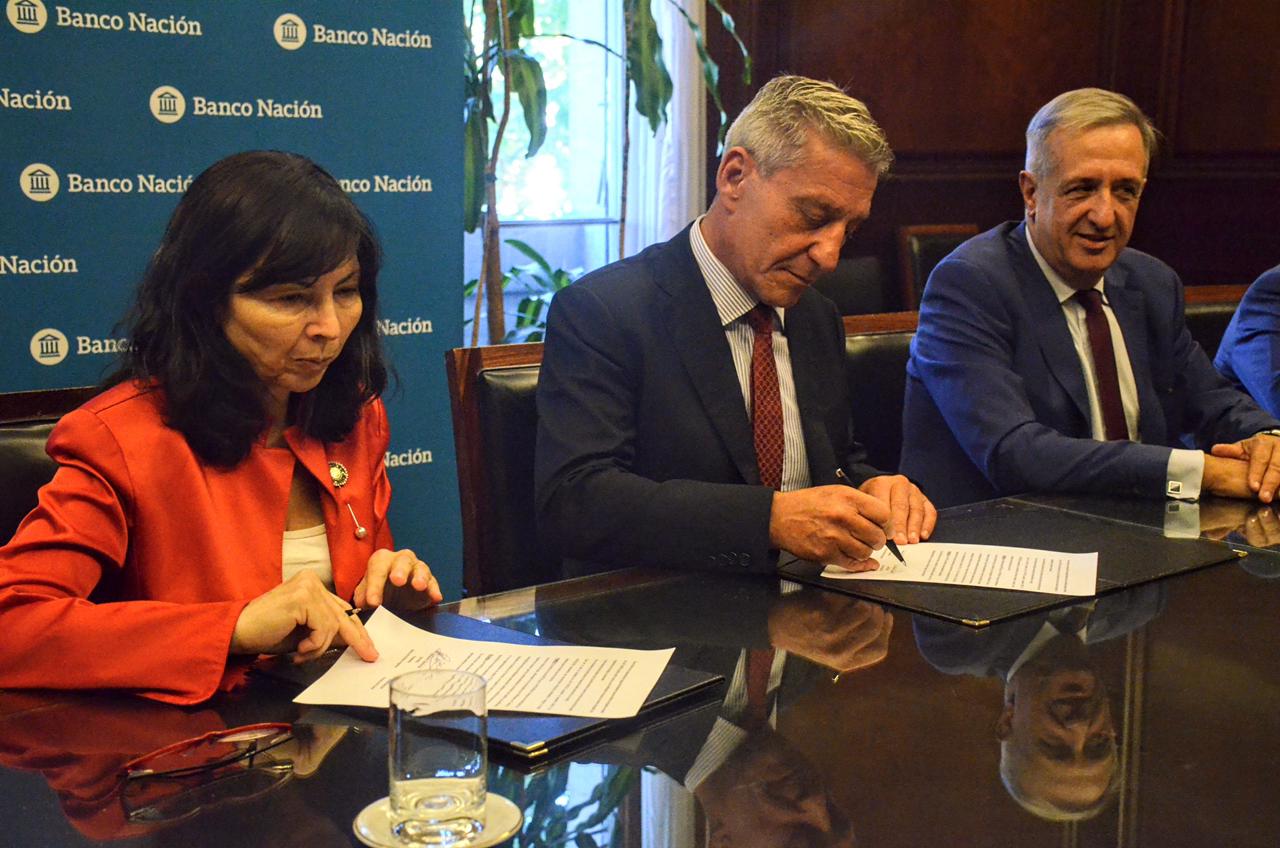 Arcioni firmó un convenio con el Banco Nación para financiar los emprendimientos turísticos chubutenses a tasa subsidiada