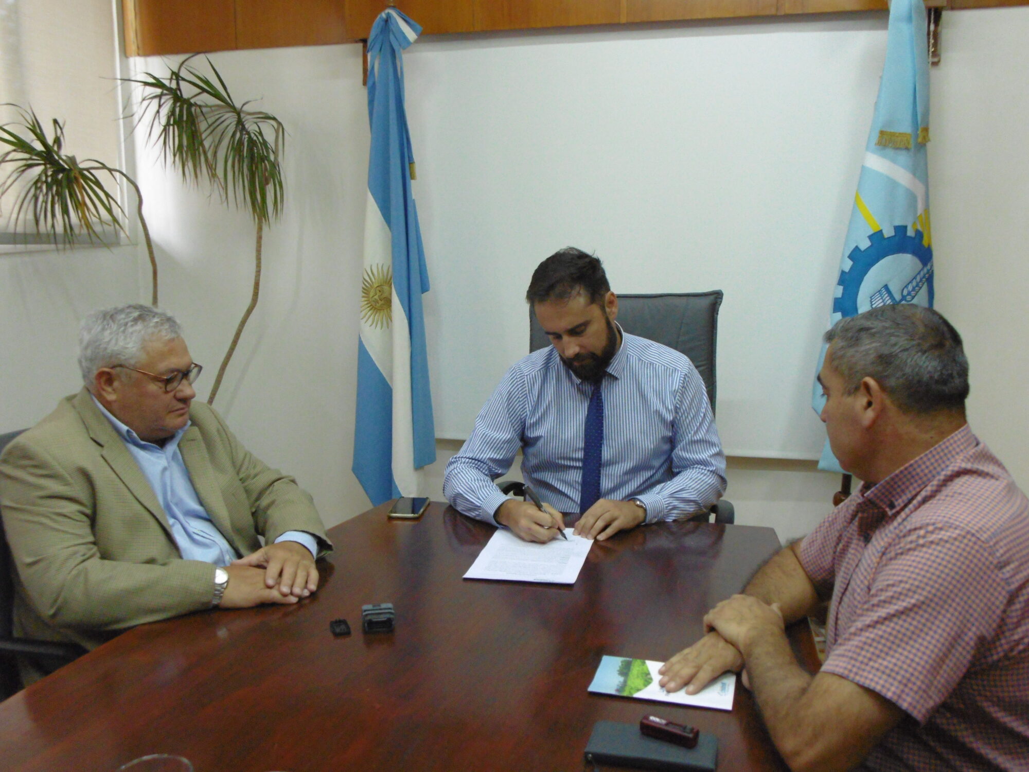 Provincia rubricó un Aporte No Reintegrable para la construcción de un invernáculo en Paso del Sapo
