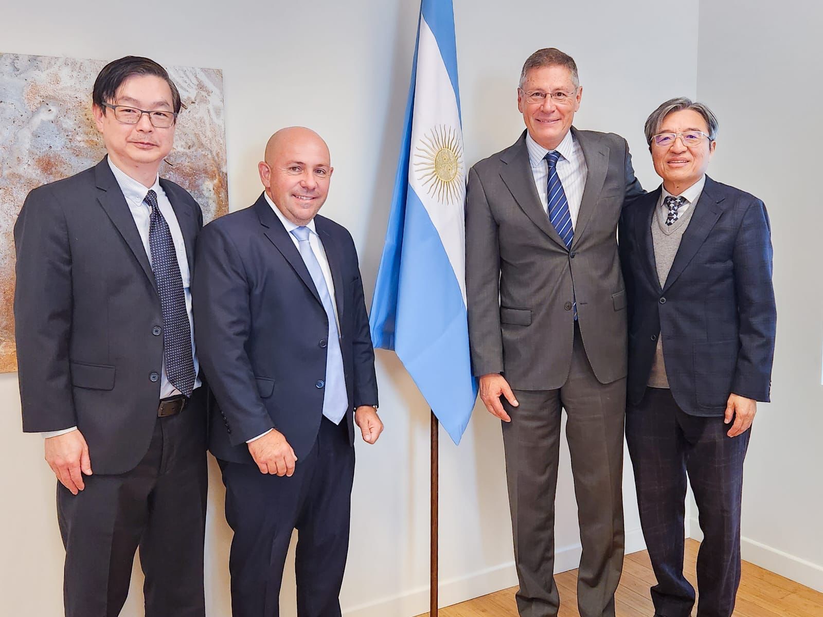 Sastre con el Cónsul Argentino en Los Ángeles: “Le comentamos cuál es el presente de Madryn, lo que se viene haciendo en las últimas gestiones y lo que pretendemos a futuro”