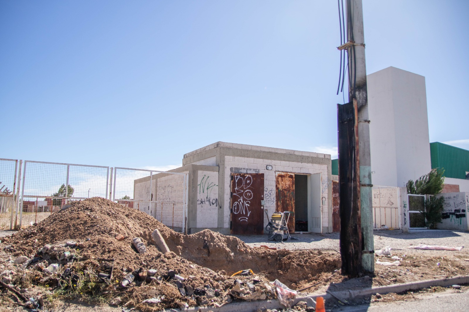 Trelew: La Cooperativa Eléctrica finalizó los trabajos y la escuela N° 793 de barrio Moreira tiene servicio nuevamente