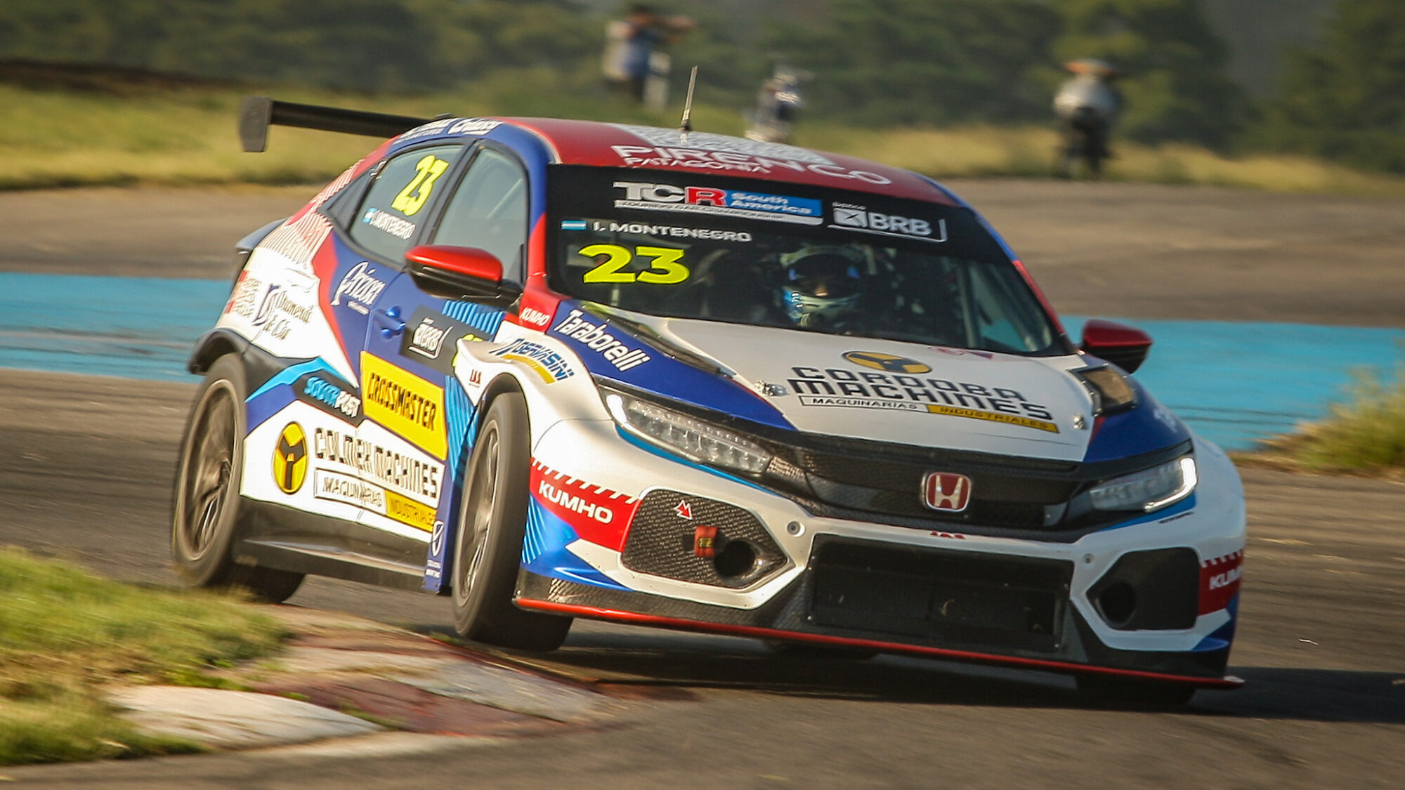 El chubutense Montenegro gana la primera carrera del año en el TCR Sudamérica