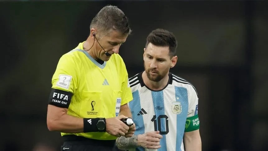 Messi se reencontrará con el árbitro italiano Orsato en la revancha contra Bayern Múnich