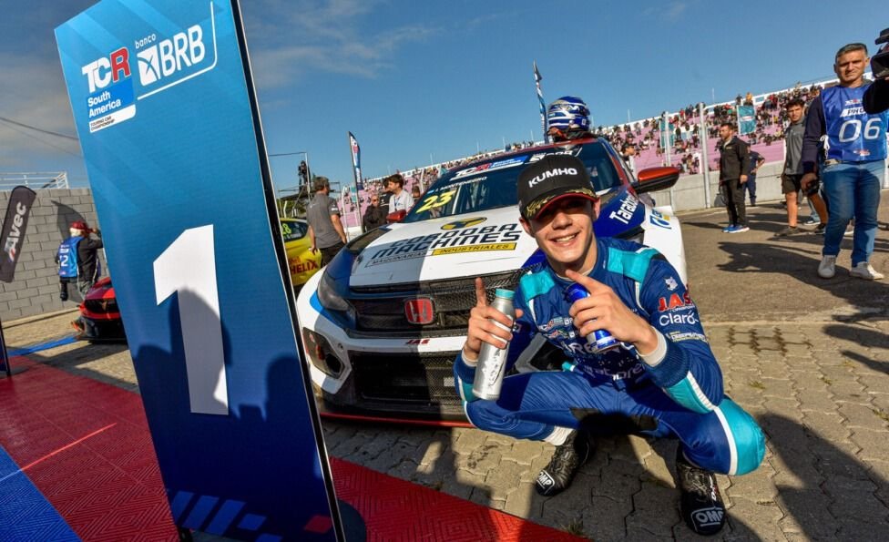 El chubutense Montenegro se quedó con la primera carrera del año en el TCR Sudamérica