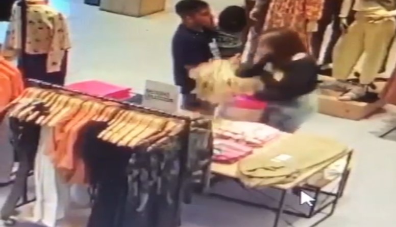 Mecheras en Puerto Madryn: Con un bebé en brazo, robaron en un local céntrico de la ciudad