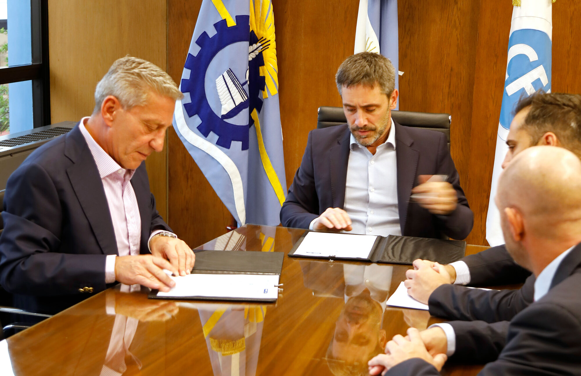 Arcioni firmó convenios con el Consejo Federal de Inversiones para el fortalecimiento turístico, cultural e industrial de la Provincia