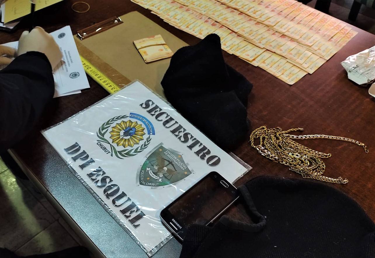 La Policía del Chubut realizó allanamientos y esclarece el robo a joyería de Esquel