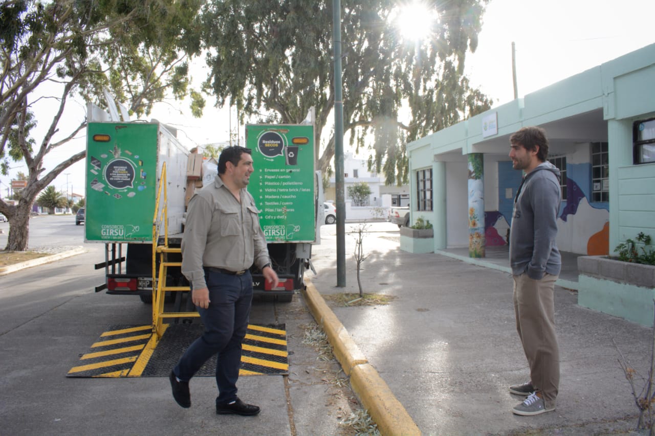 El Punto Limpio Móvil continúa recibiendo residuos electrónicos en Playa Unión
