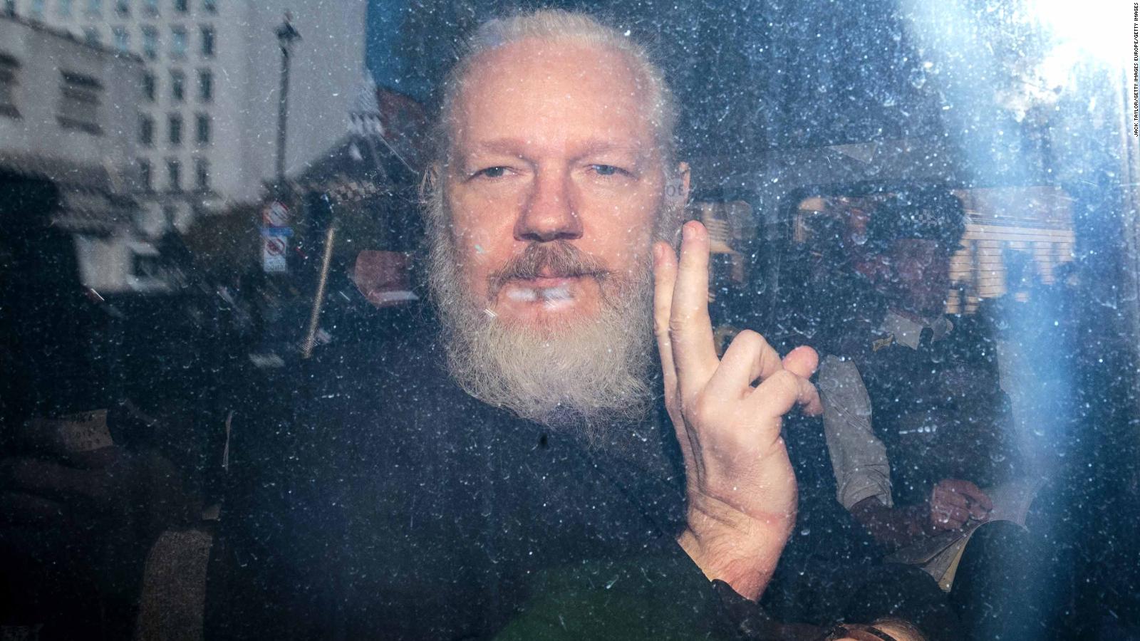 Parlamentarios británicos presionan y piden la libertad de Assange tras cumplir cuatro años preso en Londres